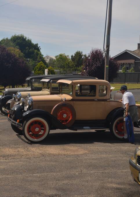Boorowa had some elderly visitors last weekend, with some vintage cars visiting the town and taking a break, much to the delight of onlookers. Photo by John Snelling. 
