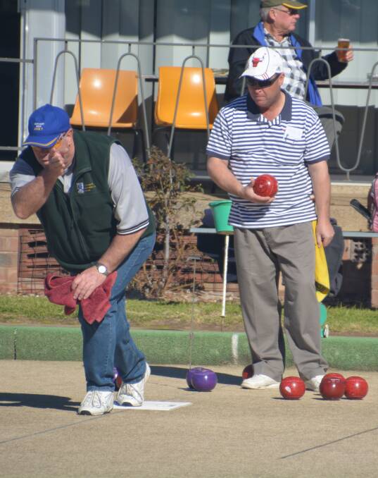 Peter Watts and John Dymock took out the Pair's Championship last Saturday, July 16, against the favourites, the father and son pairing of Des and Chris Grimson. They prevailed by one shot, winning 21 – 20.