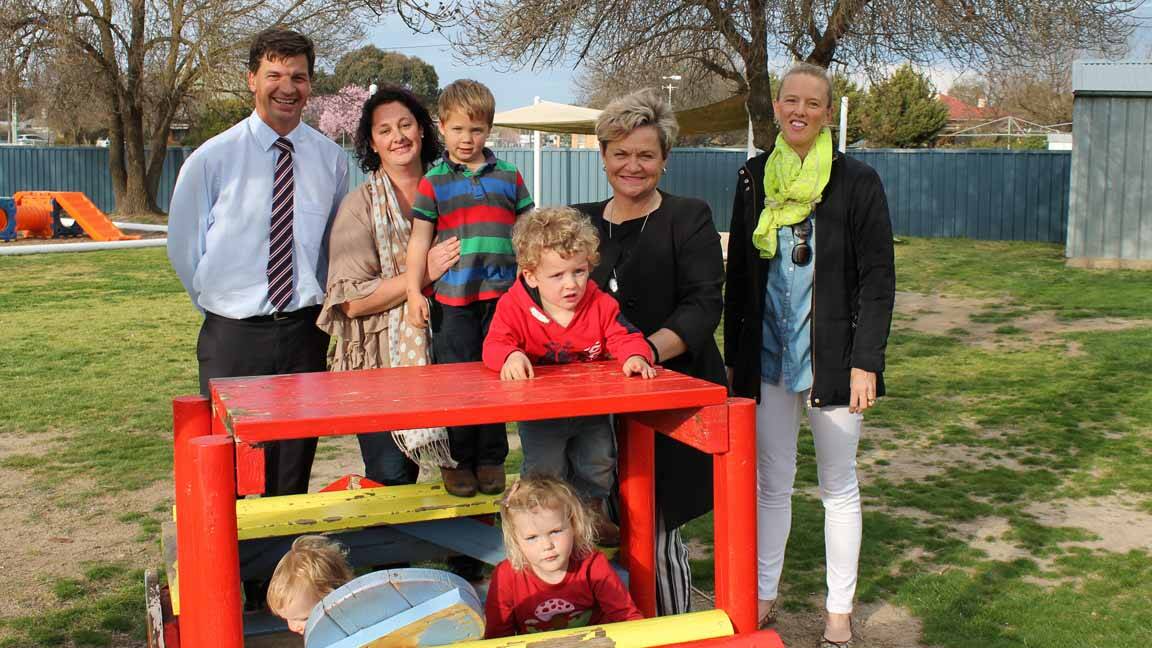 Angus Taylor congratulating Boorowa Preschool on a successful funding application for $50,000. Pictured with Angus are PreSchool Committee President Sarah Rose with her two children Archie and Thomas Coble, Boorowa Mayor Wendy Tuckerman and Bubs Kelly with her two daughters (at front) Gemima and Jessie.
