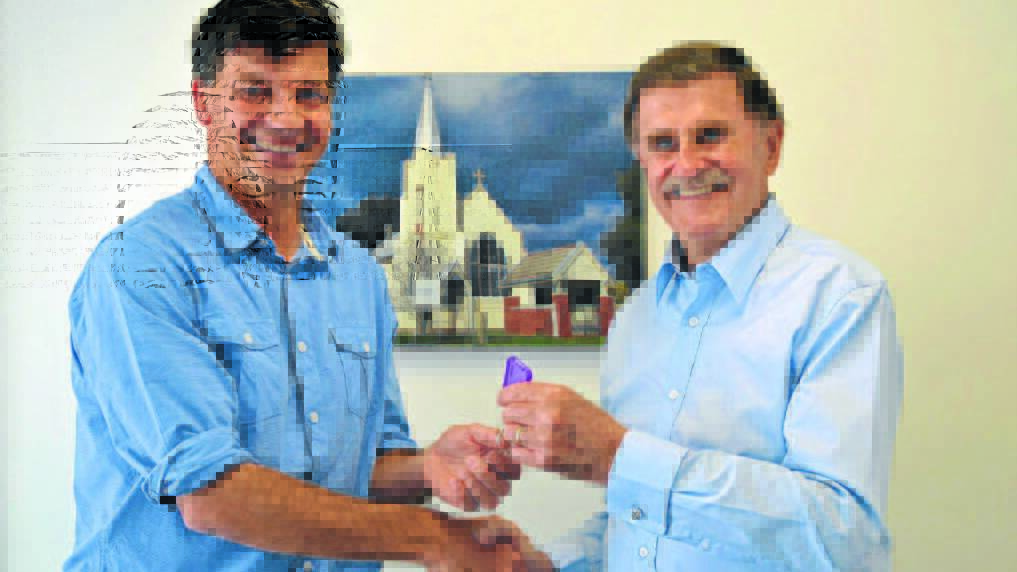 Former Member for Hume Alby Schultz (right) handing the office keys over to the new Member for Hume Alby Schultz (left) in 2013.