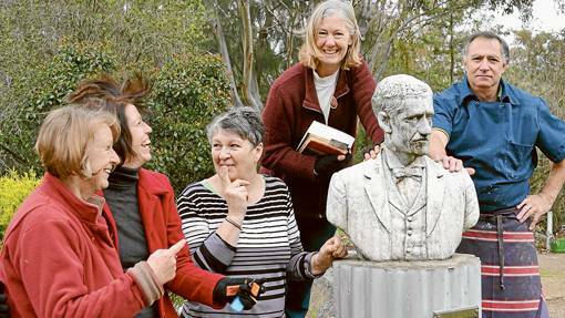 BINALONG: Local Binalong folk get into the poetry mood. Pictured with the statue of Banjo Paterson in Pioneer Park, Binalong are (l to r) Lizz Murphy, Vicki Royds, Denise Wilson, Robyn Sykes and Mick dal Santo. Photo BOOROWA NEWS.