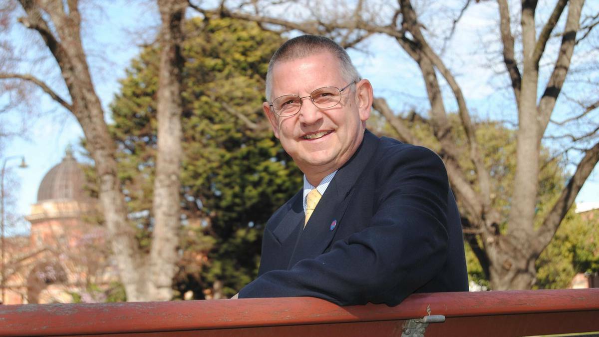 GOULBURN: Reports are rife that Goulburn Mulwaree mayor Geoff Kettle is weighing up a tilt as an independent at the next state election, but on Monday he said he was not prepared to comment on the matter. 