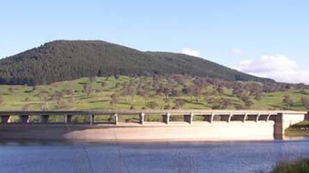 TIME TO GO CAMPING: Carcoar Dam. Photo: BLAYNEY SHIRE COUNCIL