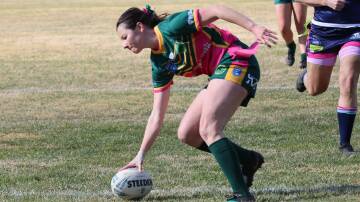 Lucy Woods crossing for a try for the Roverettes. Photo by Sharon Hinds.