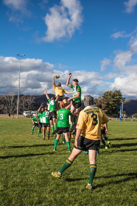 Goldies in a successful lineout against the Batemans Bay Boars. The boys managed to chalk up a tight win, 17-15. 