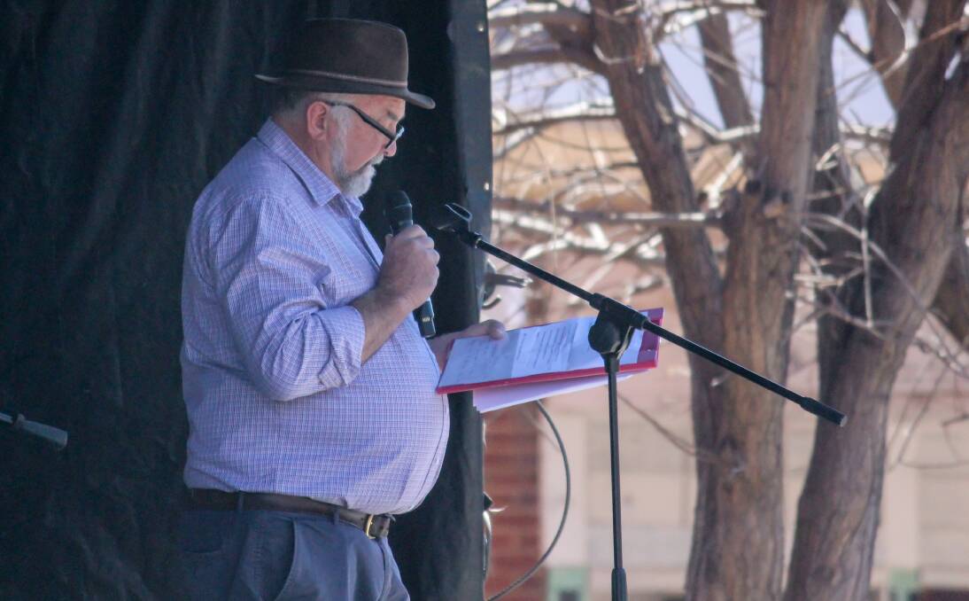 Jack Ryan delivering the moving tribute to the late Jack Carmody - a stalwart  of Irish Woolfest and the Boorowa community. Photo by Robin Dale. 