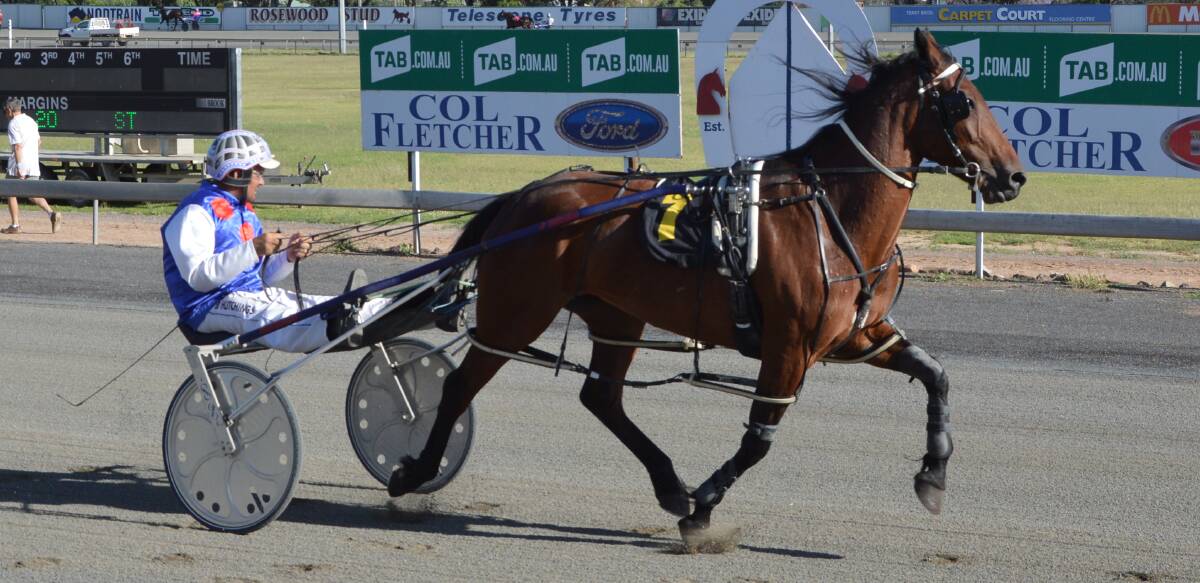 CHALLENGER: Parkes' Brett Hutchings has Country Grammar racing in the Country Series Heat on Sunday evening. Photo: Kristy Williams.