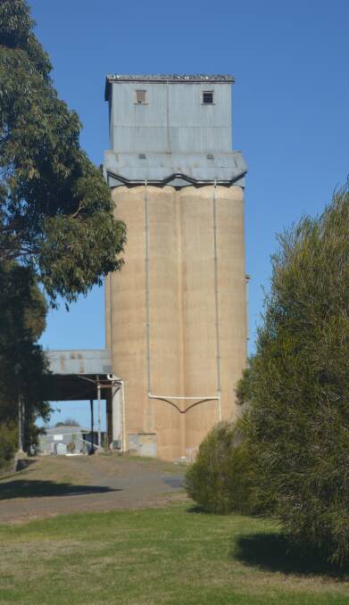 How good would this silo look with a mural? Maybe we can follow the trend of other regional towns. Photo by John Snelling. 