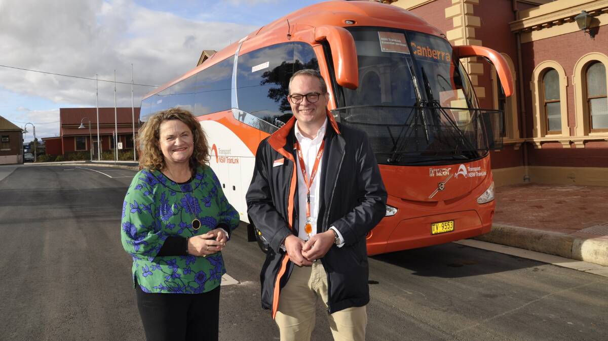 Goulburn MP, Wendy Tuckerman, and NSW TrainLink chief executive Pete Allaway.