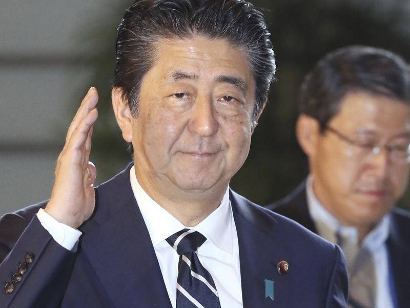 Japan's PM Shinzo Abe says S.Korea's move to end an intelligence sharing deal will damage 'trust'.